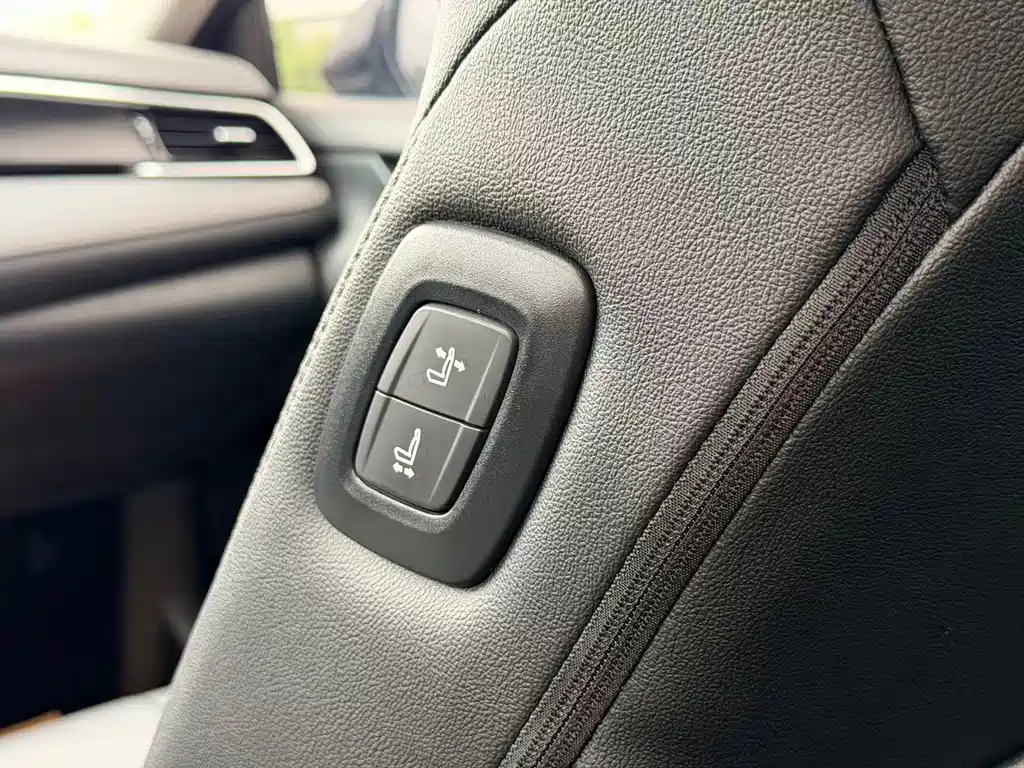 Toyota Camry 2023 — фото 19