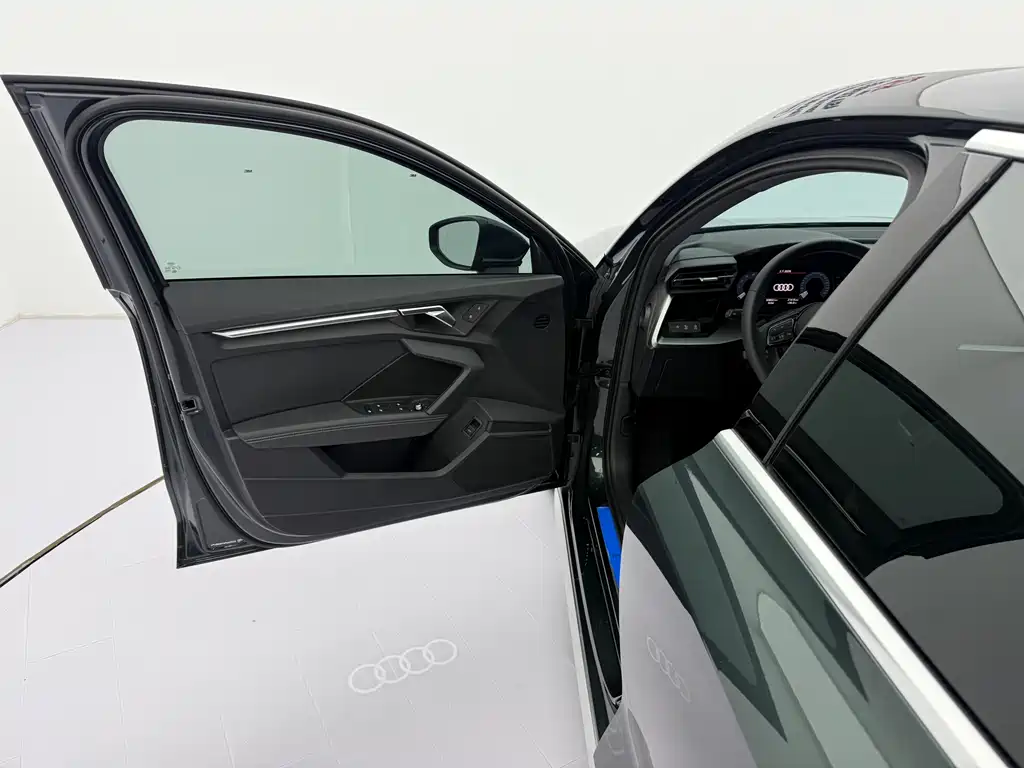 Audi A3 2023 — фото 23