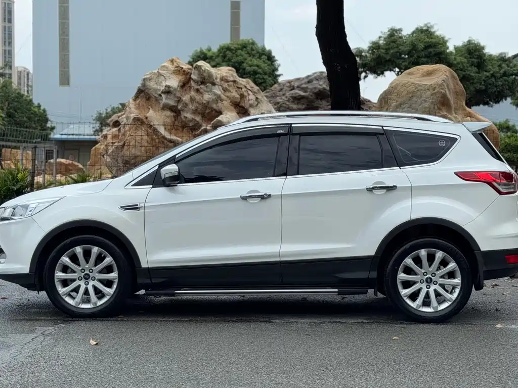 Ford Kuga 2015 — фото 16