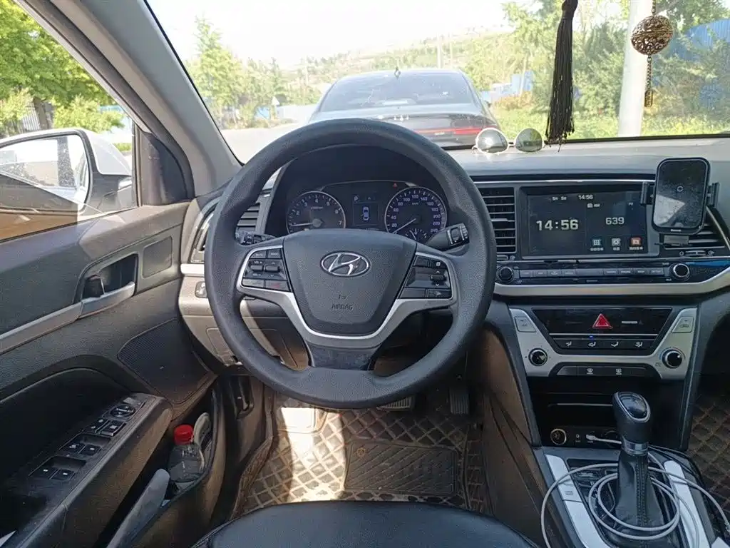 Hyundai Elantra 2018 — фото 3