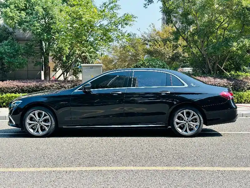 Mercedes-Benz E-Class 2019 — фото 10