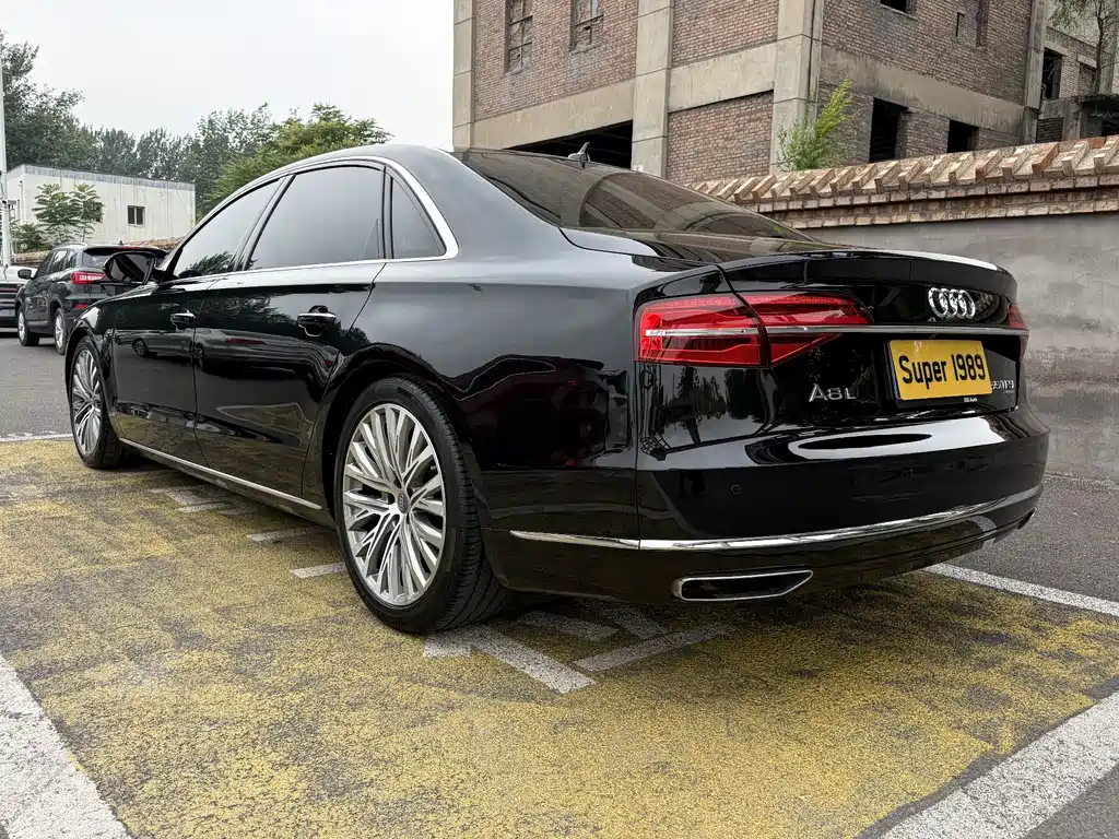 Audi A8 2015 — фото 4