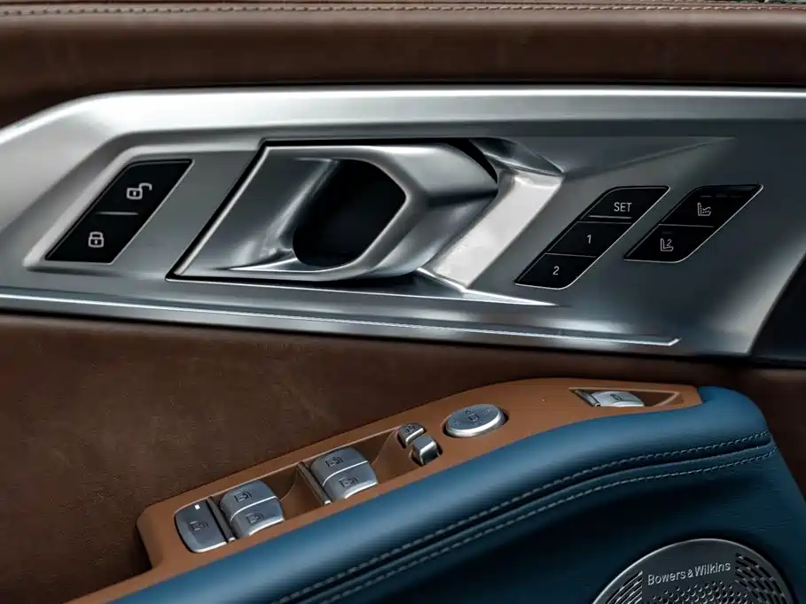 BMW XM 2024 — фото 19