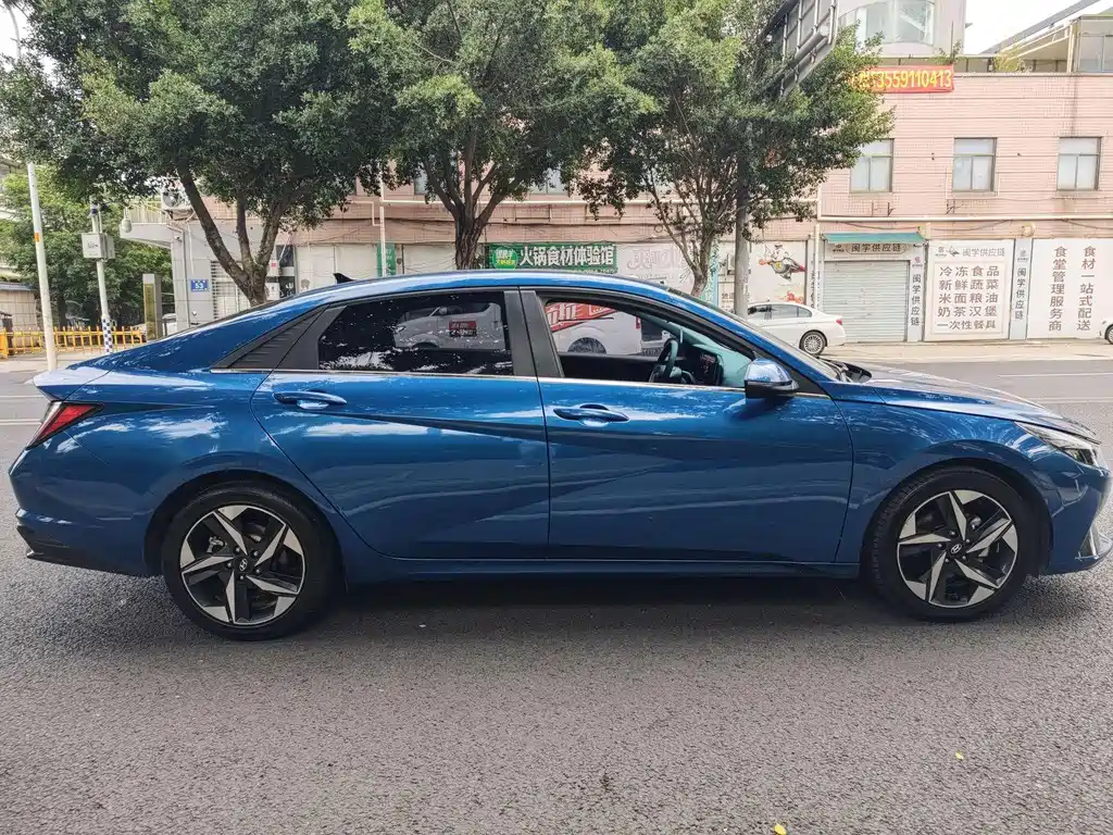 Hyundai Elantra 2021 — фото 16