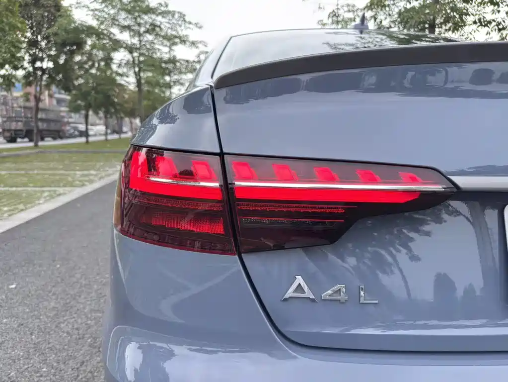 Audi A4L 2022 — фото 13