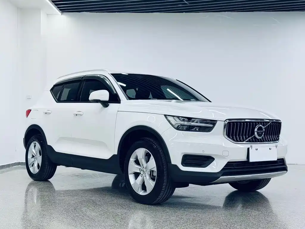 Volvo XC40 2022 — фото 7