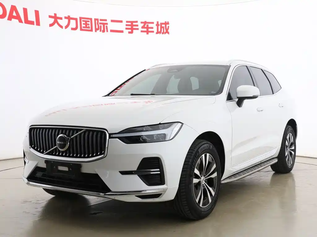 Volvo XC60 2023 — фото 1