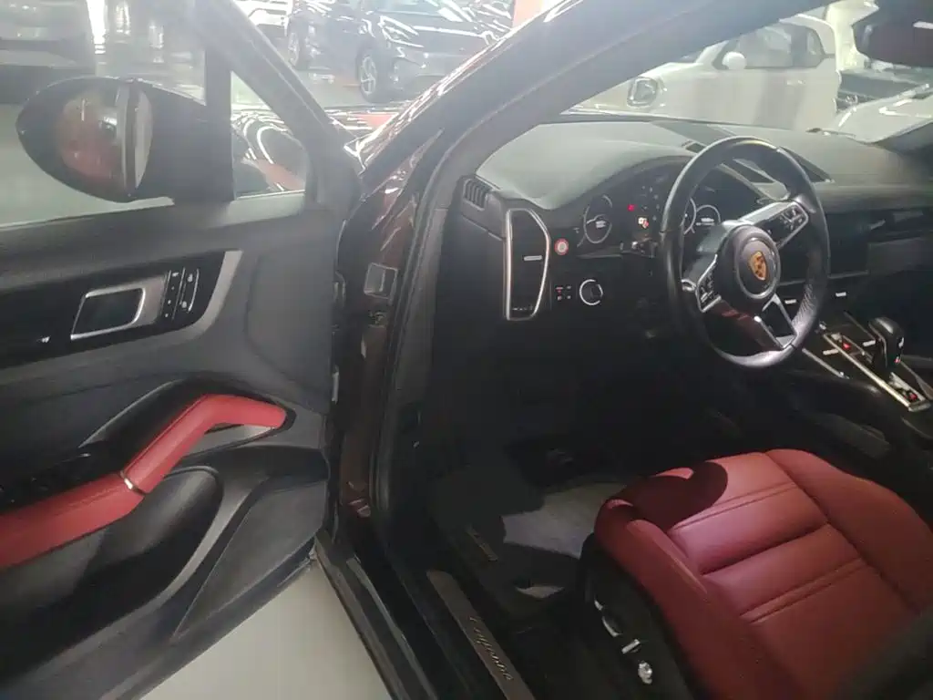 Porsche Cayenne 2019 — фото 16