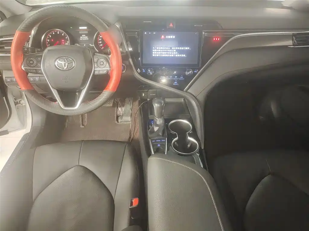 Toyota Camry 2018 — фото 10