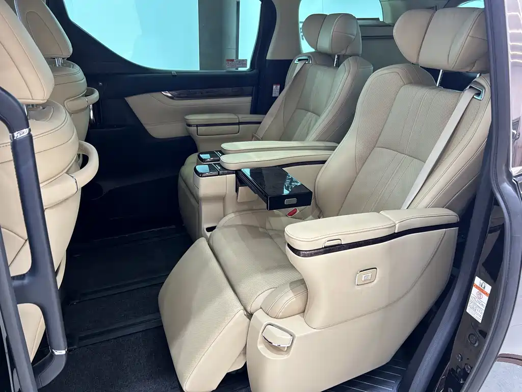 Toyota Alphard 2021 — фото 19