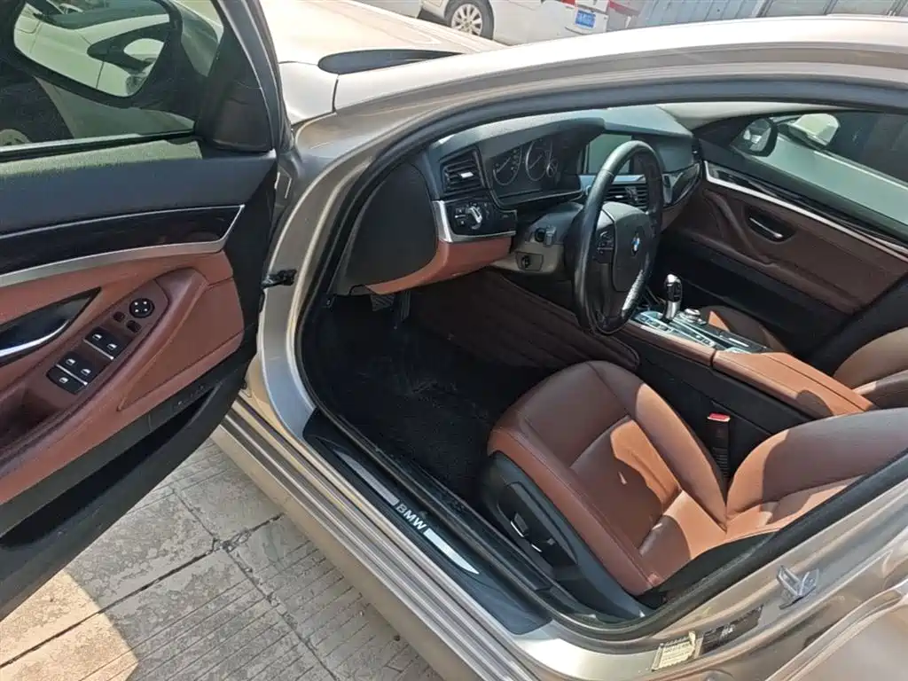 BMW 5 Series 2016 — фото 16
