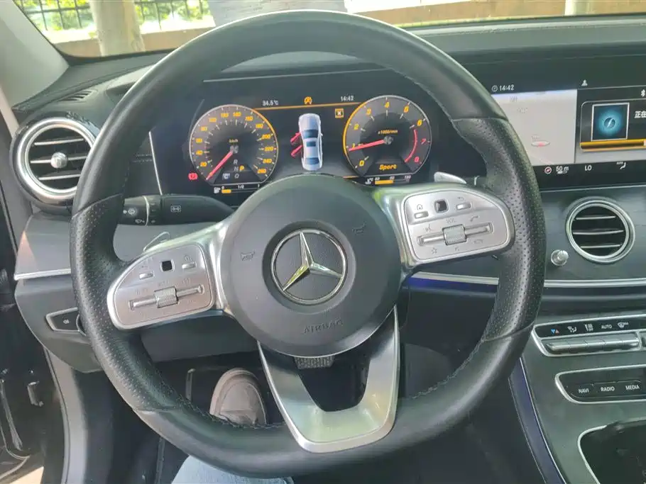 Mercedes-Benz E-Class 2019 — фото 15