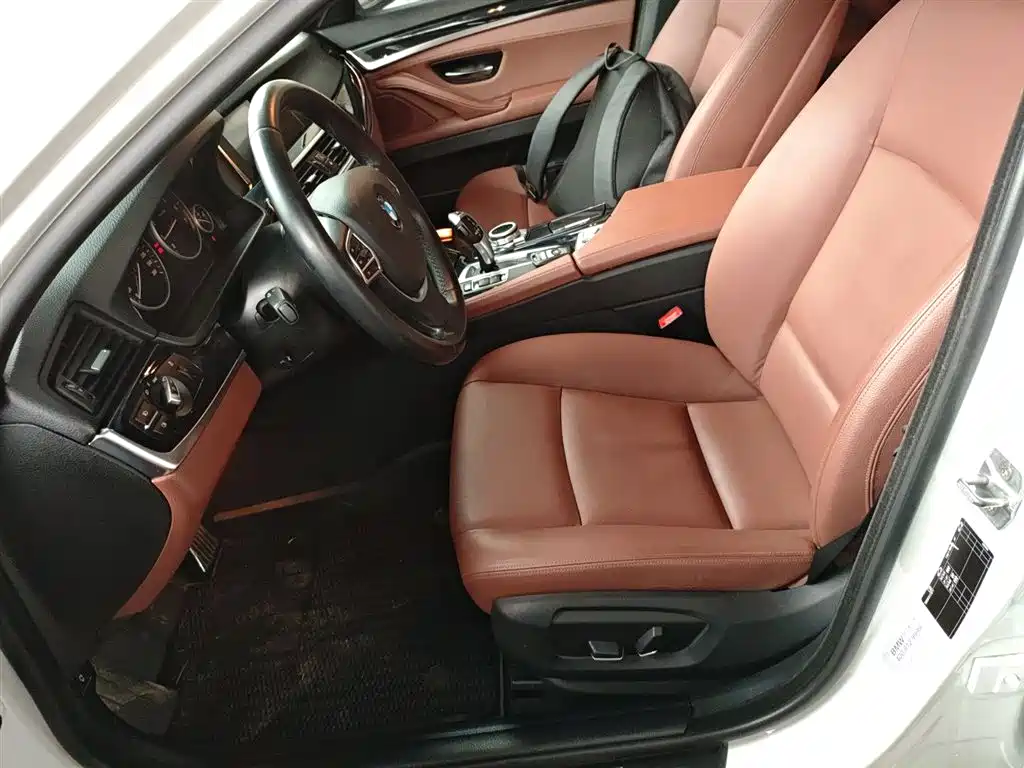 BMW 5 Series 2016 — фото 14