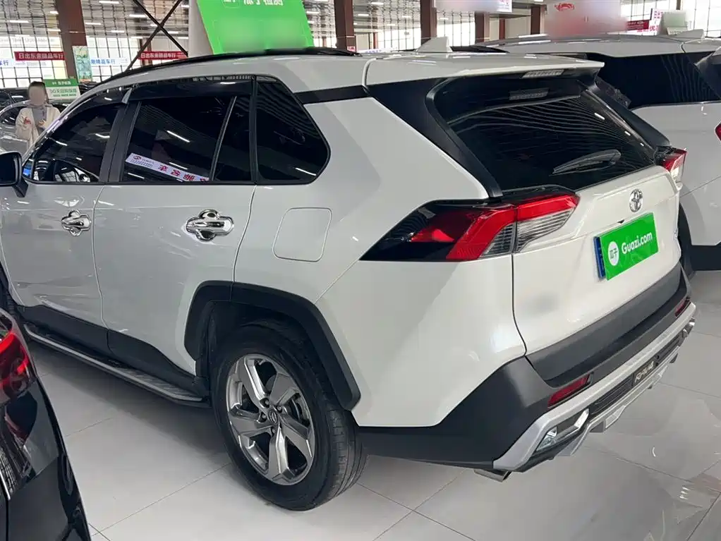 Toyota RAV4 2020 — фото 10