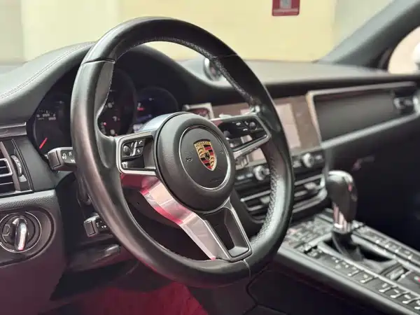 Porsche Macan 2021