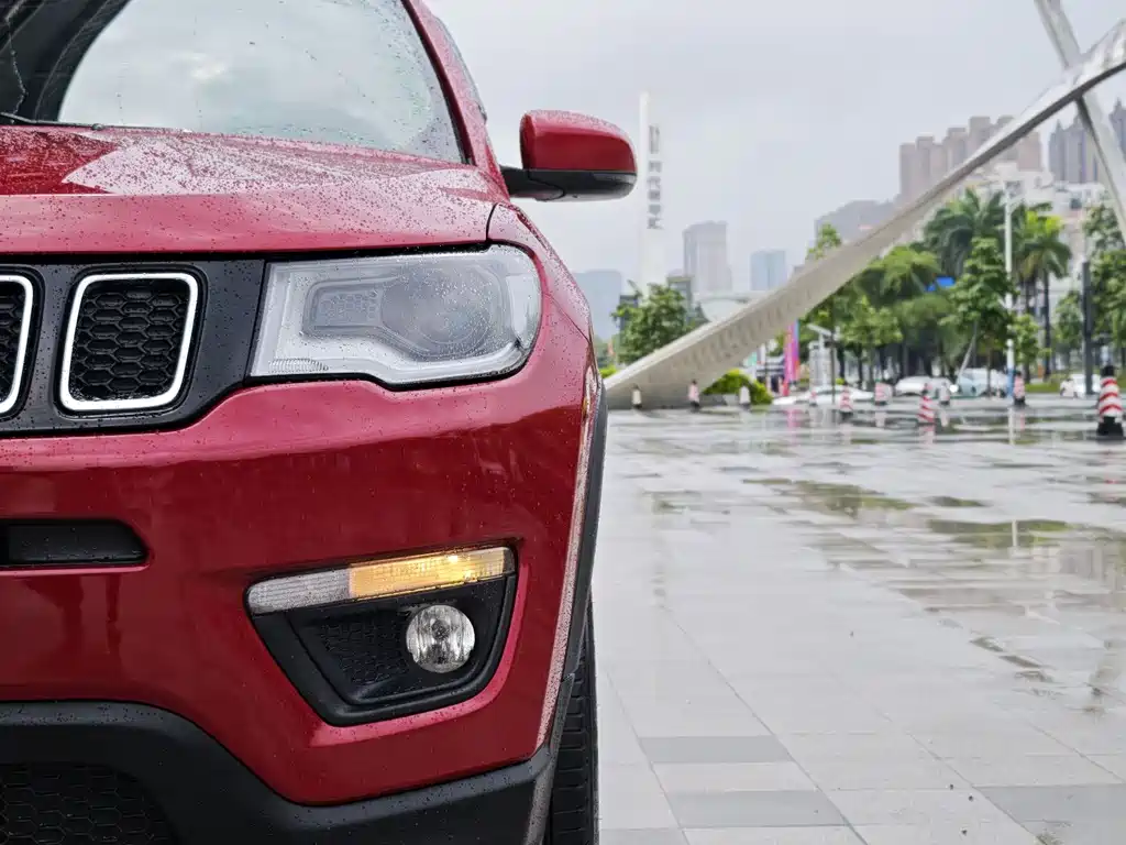 Jeep Compass 2017 — фото 15