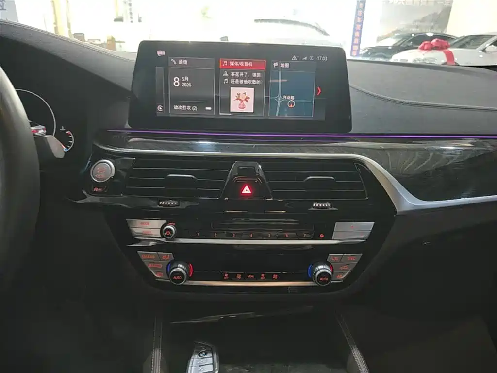 BMW 5 Series 2019 — фото 13