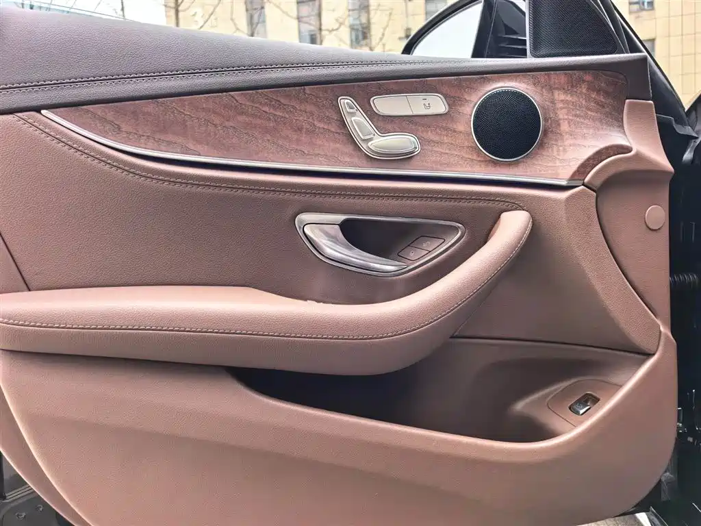 Mercedes-Benz E-Class 2021 — фото 13