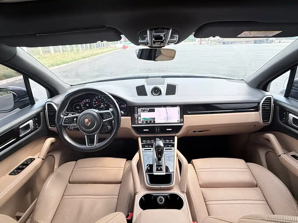 Porsche Cayenne Hybrid 2021