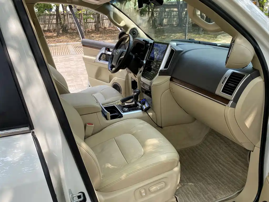 Toyota Land Cruiser 2017 — фото 18