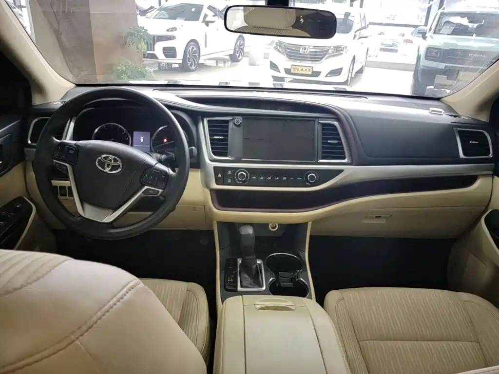 Toyota Highlander 2017 — фото 10