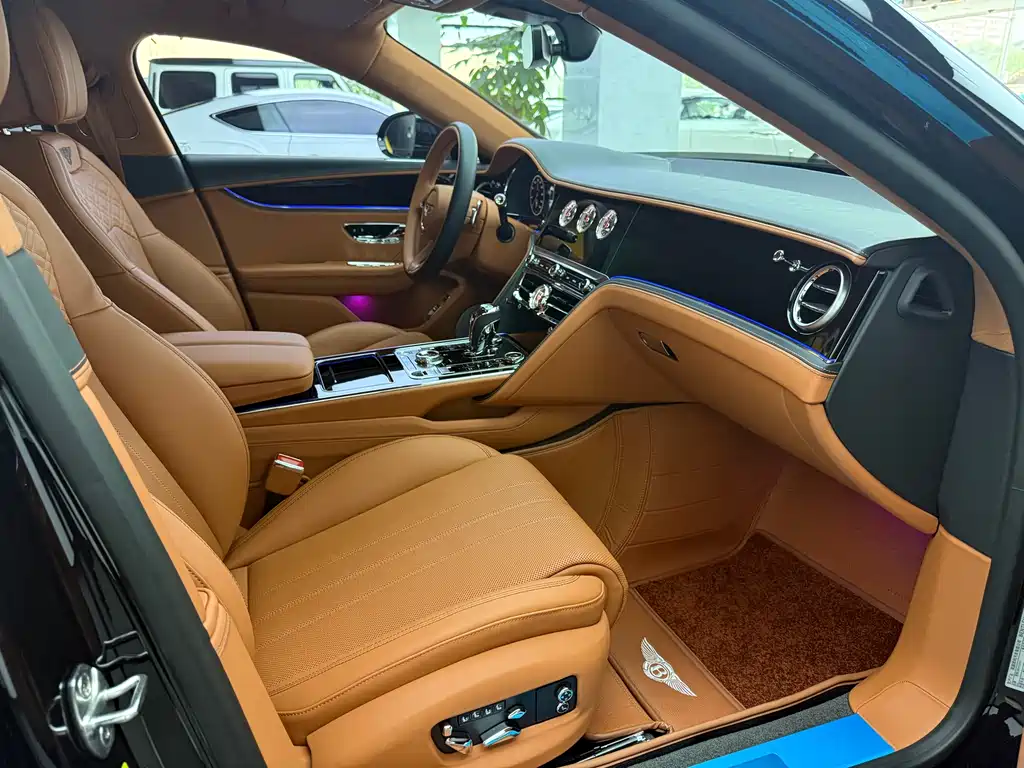 Bentley Flying Spur 2025 — фото 10