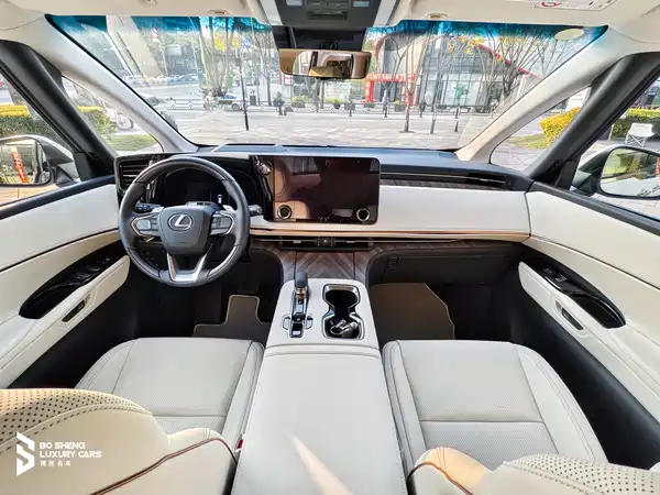 Lexus LM 2025