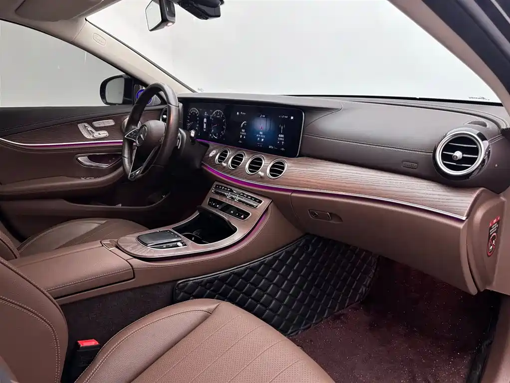 Mercedes-Benz E-Class 2023 — фото 11