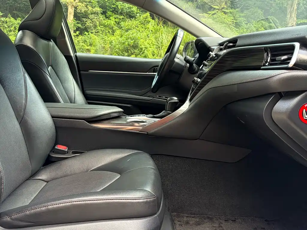 Toyota Camry 2018 — фото 12