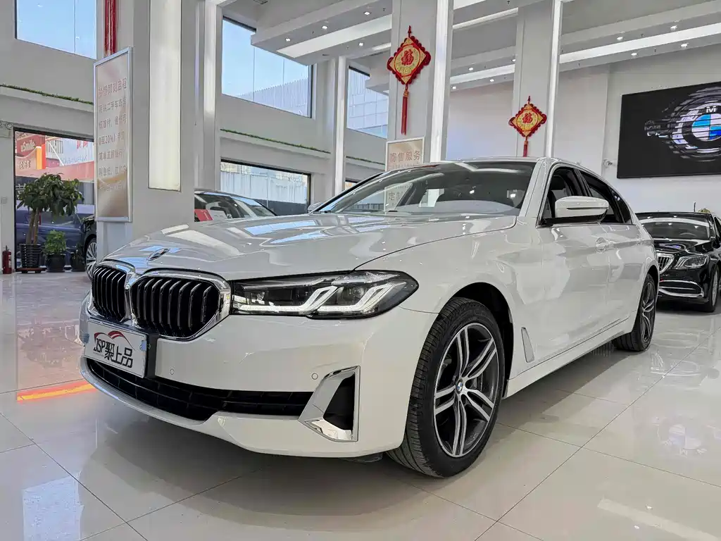 BMW 5 Series 2021 — фото 1