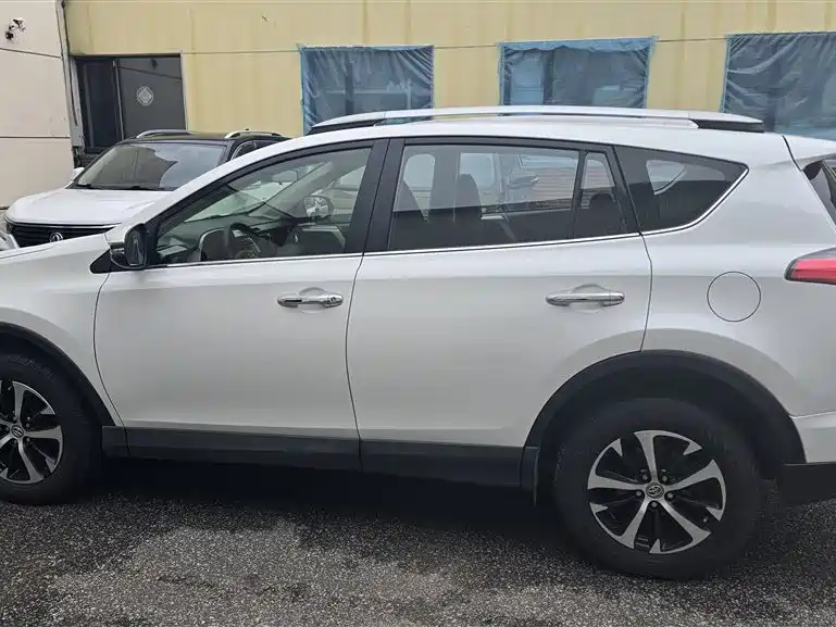 Toyota RAV4 2016 — фото 7