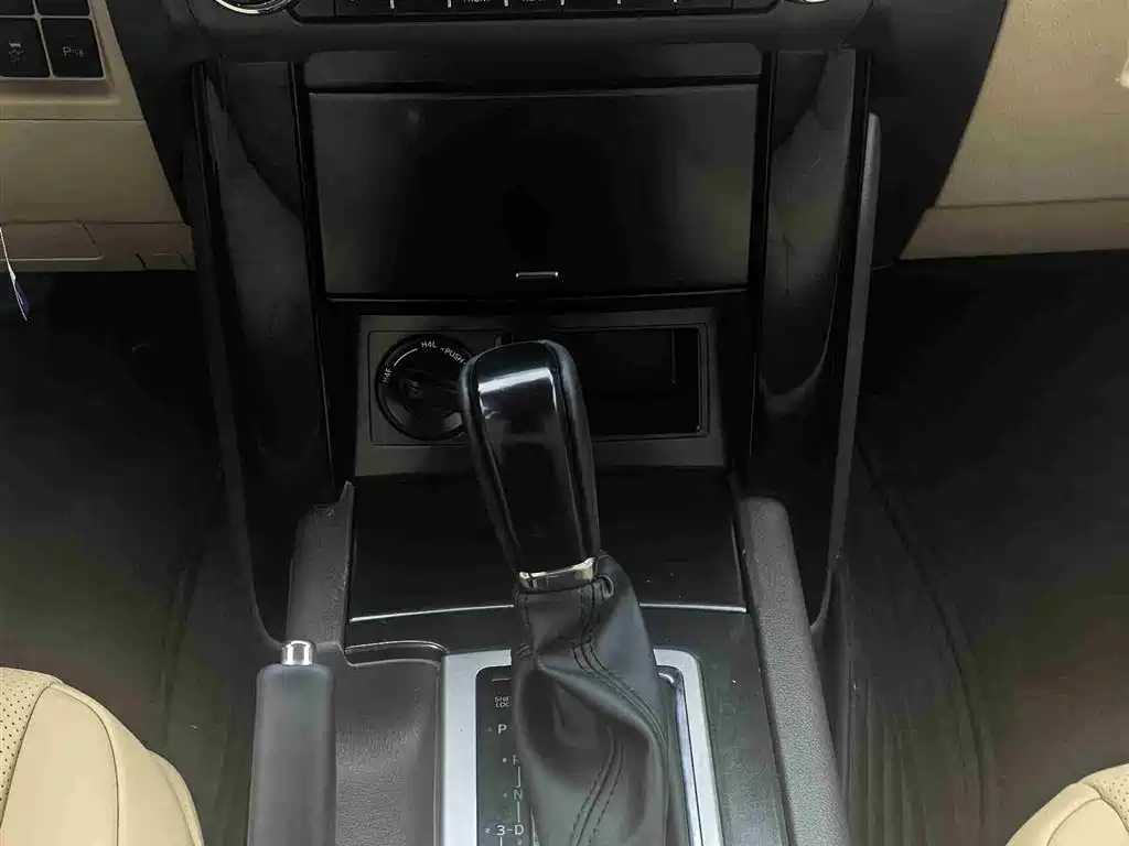 Toyota Prado 2015 — фото 14