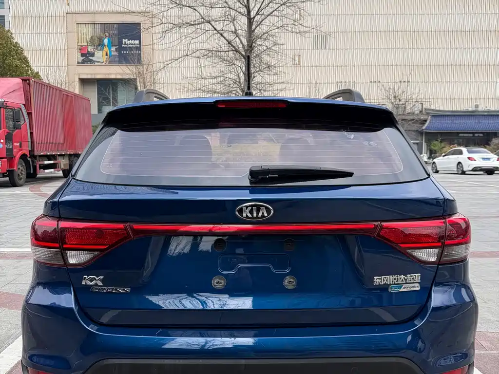 Kia KX Cross 2019 — фото 9