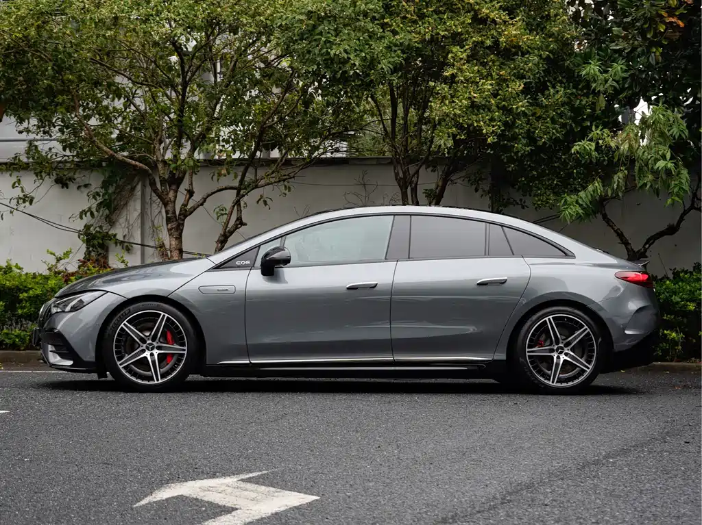 Mercedes-Benz EQE AMG 2024 — фото 3