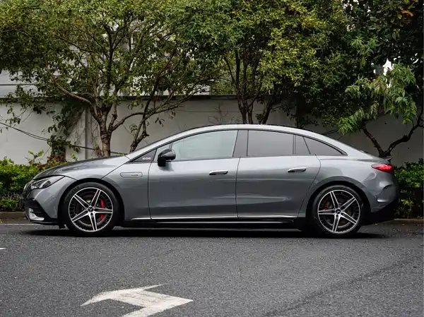 Mercedes-Benz EQE AMG 2024