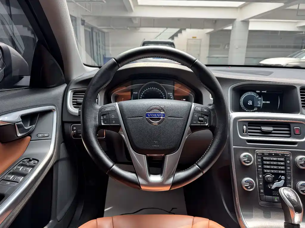 Volvo S60 2016 — фото 9