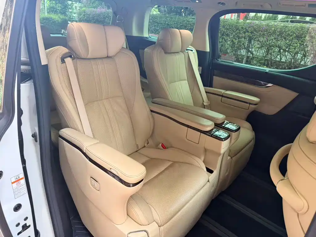 Toyota Alphard 2020 — фото 7