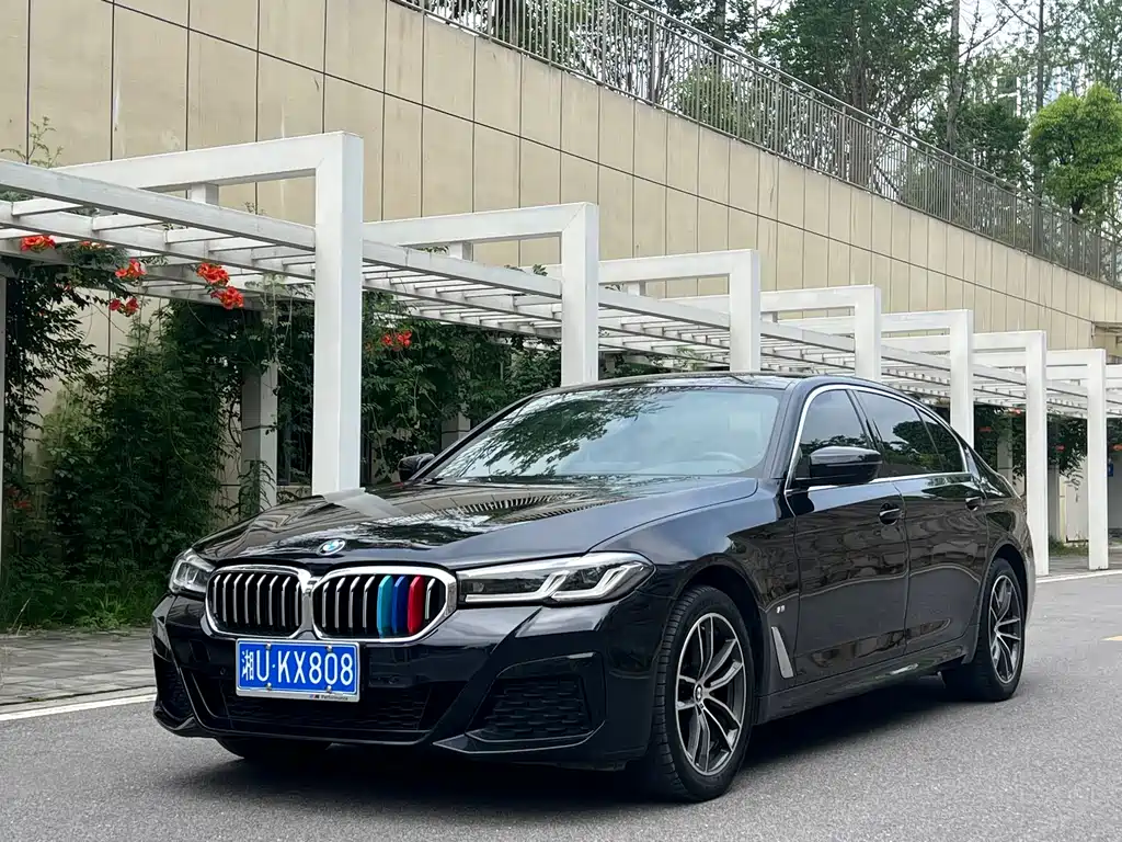 BMW 5 Series 2023 — фото 1