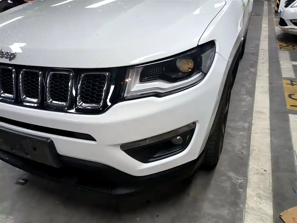 Jeep Compass 2017 — фото 18