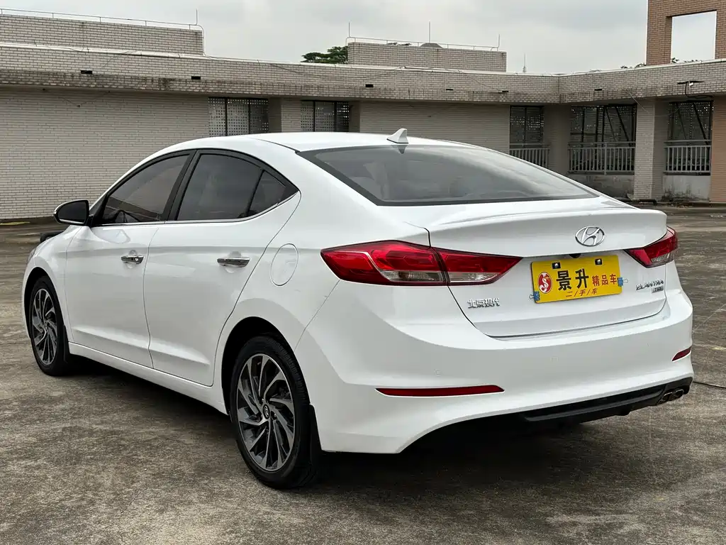 Hyundai Elantra 2020 — фото 7