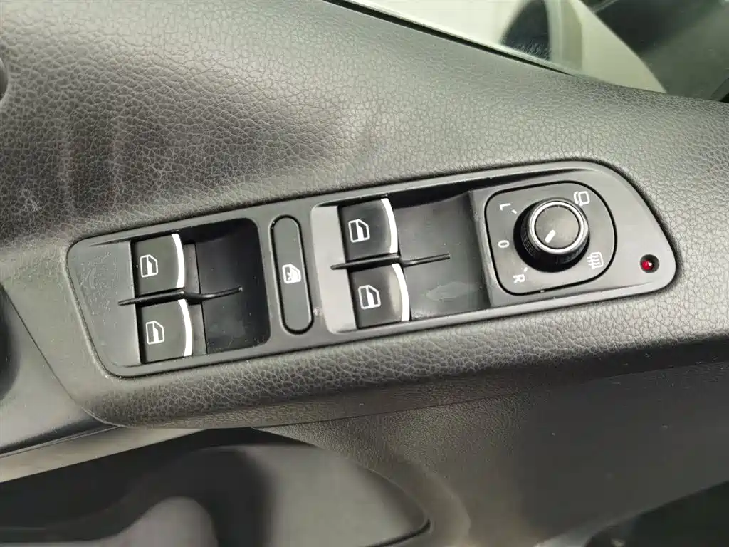 Volkswagen Tiguan 2015 — фото 9