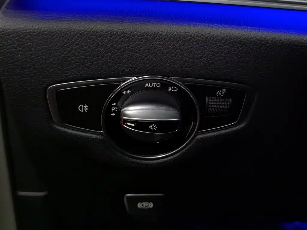 Mercedes-Benz E-Class 2018 — фото 21