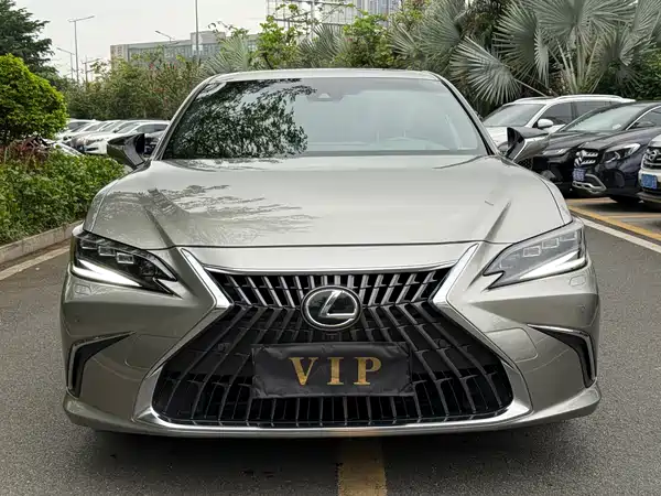 Lexus ES 2022