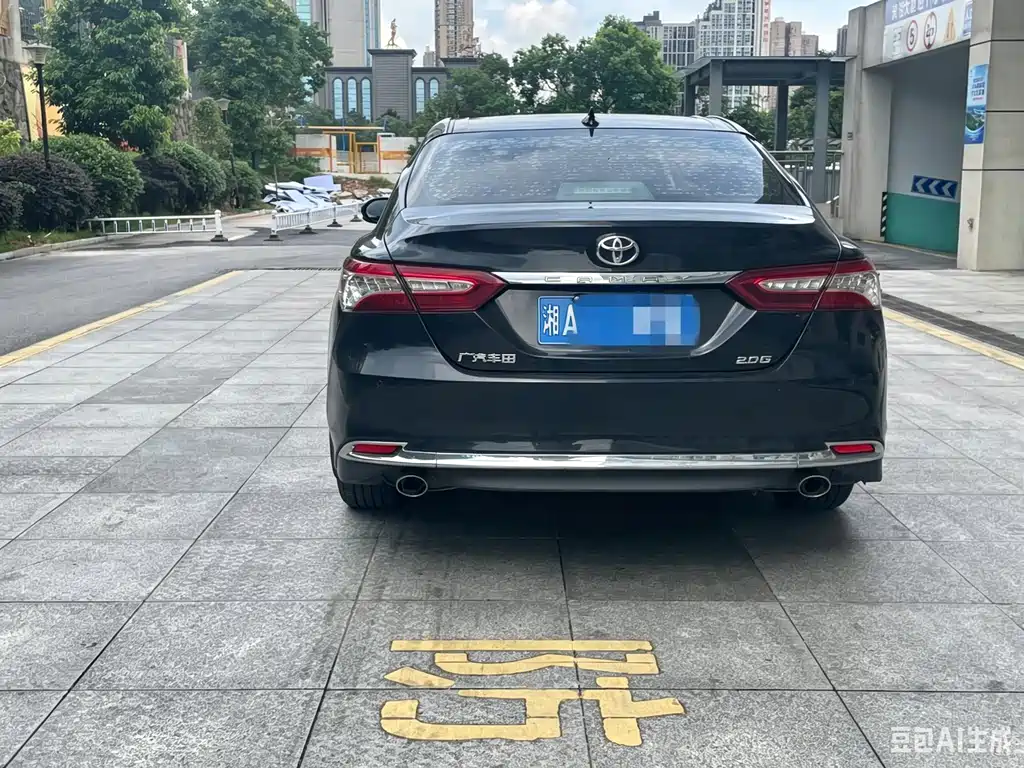 Toyota Camry 2023 — фото 11