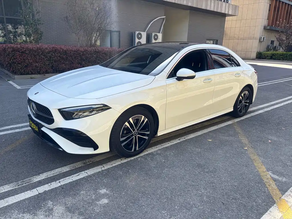 Mercedes-Benz A-Class 2023 — фото 1