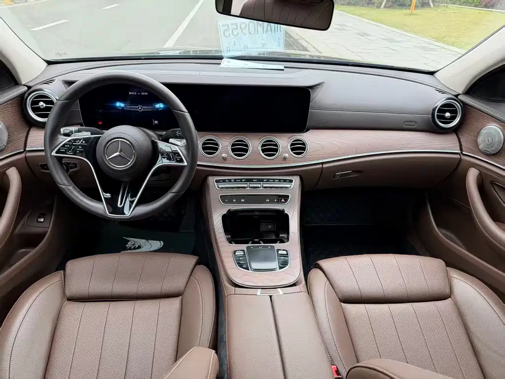 Mercedes-Benz E-Class 2022 — фото 6