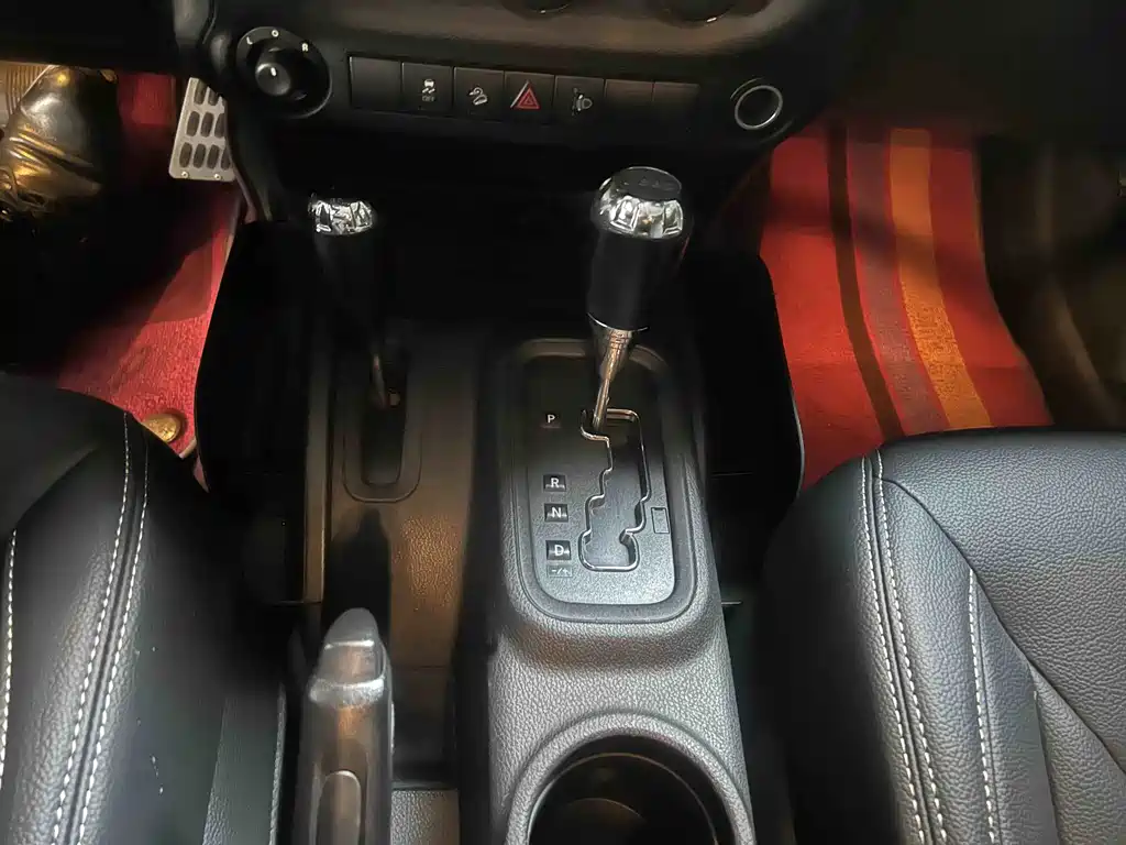 Jeep Wrangler 2015 — фото 15