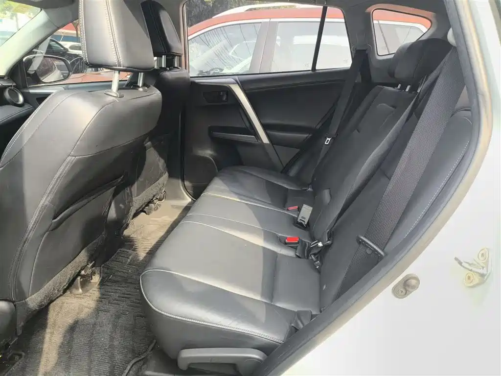 Toyota RAV4 2018 — фото 17