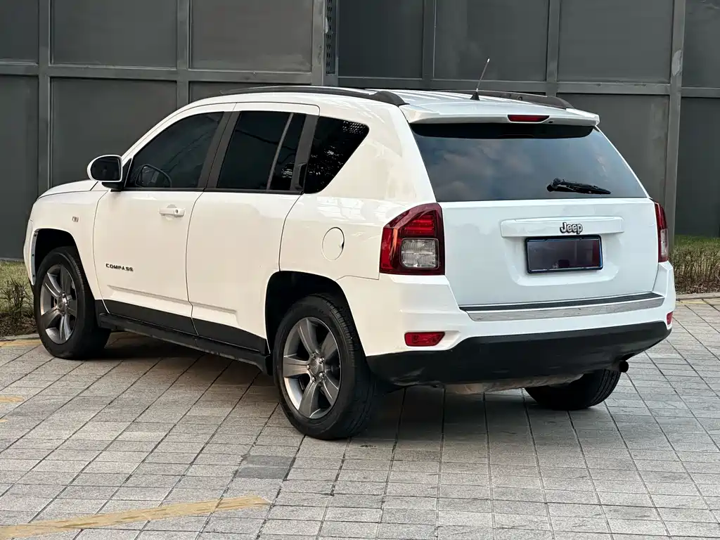 Jeep Compass 2015 — фото 9