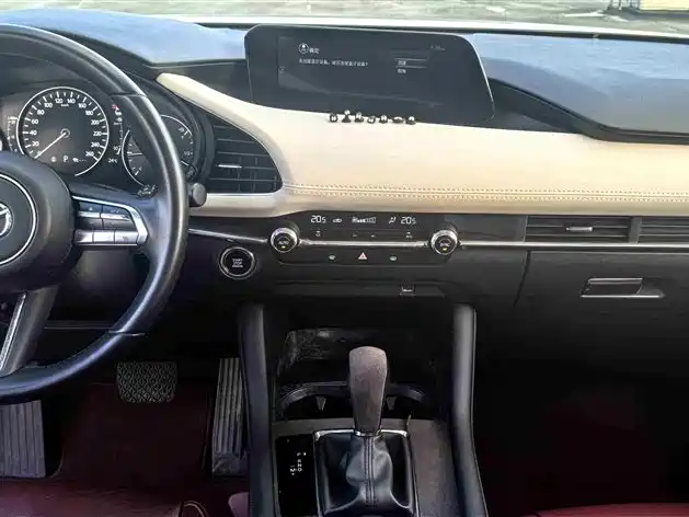 Mazda 3 Axela 2021 — фото 11
